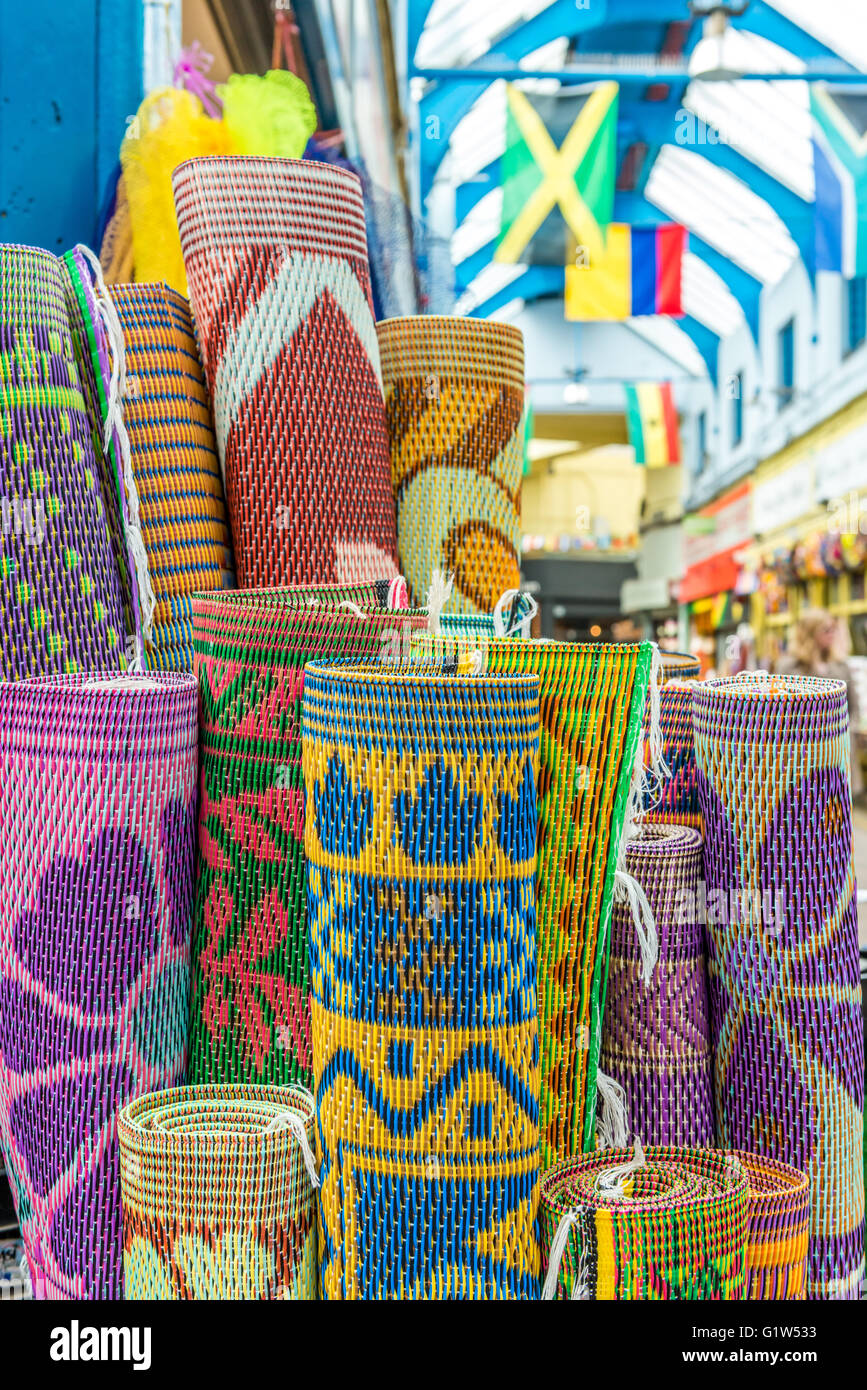 Londres, Royaume-Uni - 14 mai 2016 : Brixton Brixton Road Station Village et marché. Colorée et multiculturelle mar Banque D'Images