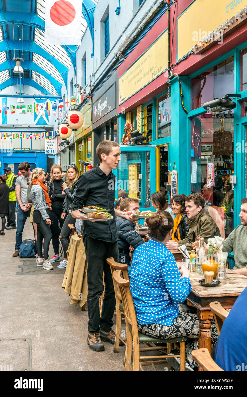 Londres, Royaume-Uni - 14 mai 2016 : Brixton Brixton Road Station Village et marché. Colorée et multiculturelle mar Banque D'Images