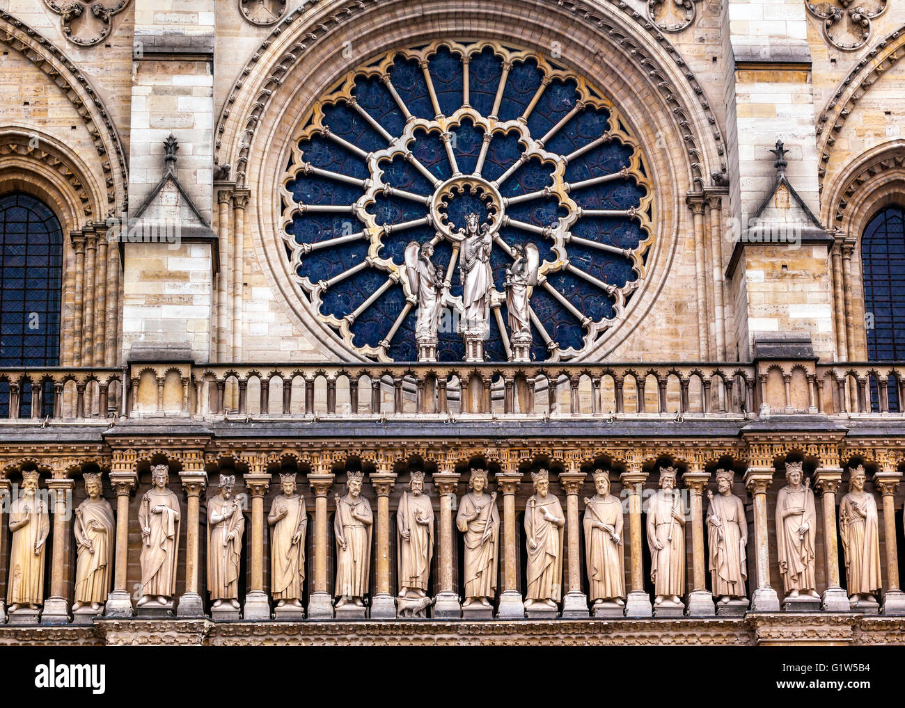 Rois Rose Façade de la Cathédrale Notre Dame Paris France. Notre Dame a été construite entre 1163 et 1250 AD. Banque D'Images