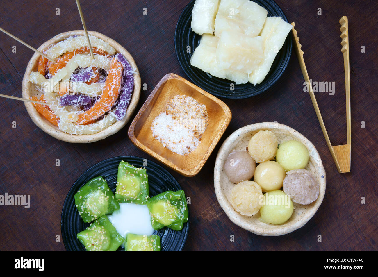 L Alimentation De Rue Vietnamiens Gateau Sucre Apprecie Au Vietnam Genoise Gateau De Vers A Soie Su Se Le Manioc Avec Du Lait De Coco A La Vapeur Photo Stock Alamy