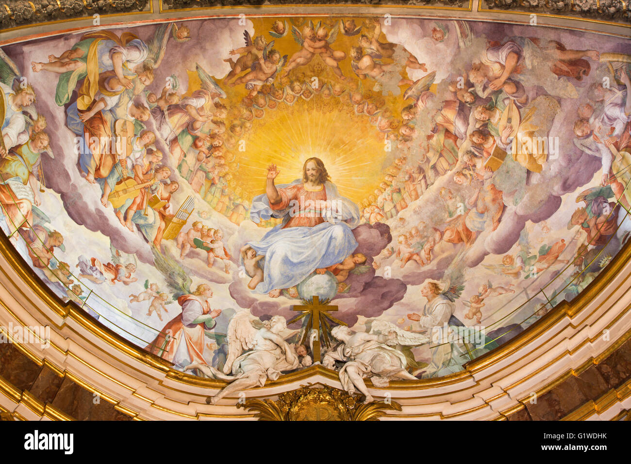 ROME, ITALIE - Mars, 2016 : La fresque du Christ rédempteur dans la gloire avec l'Armée Céleste par Niccolo Circignani Pomarancio Il Banque D'Images