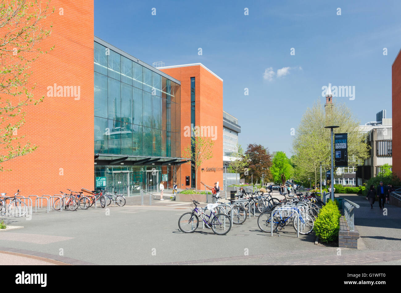 Les bâtiments modernes y compris le Centre d'apprentissage sur le campus de l'Université de Birmingham Banque D'Images