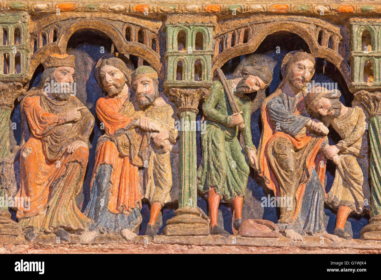 AVILA, ESPAGNE, avril - 19, 2016 : le détail des franchises vie de saints sur l'art roman l'art funéraire polychrome memorial. Banque D'Images