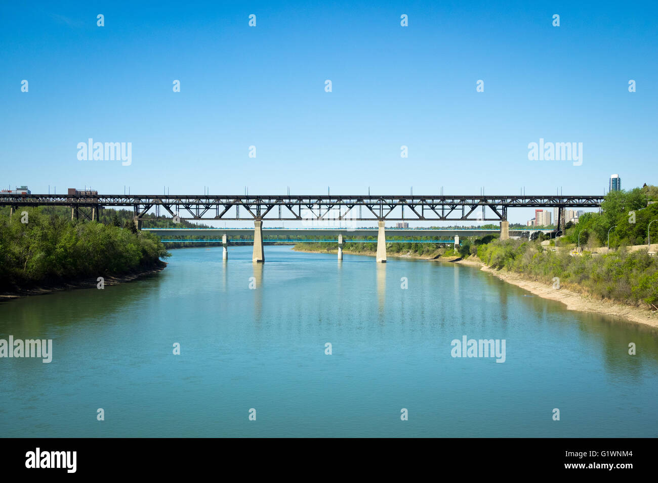 Une vue sur le pont de haut niveau et la rivière Saskatchewan Nord à Edmonton, Alberta, Canada. Banque D'Images