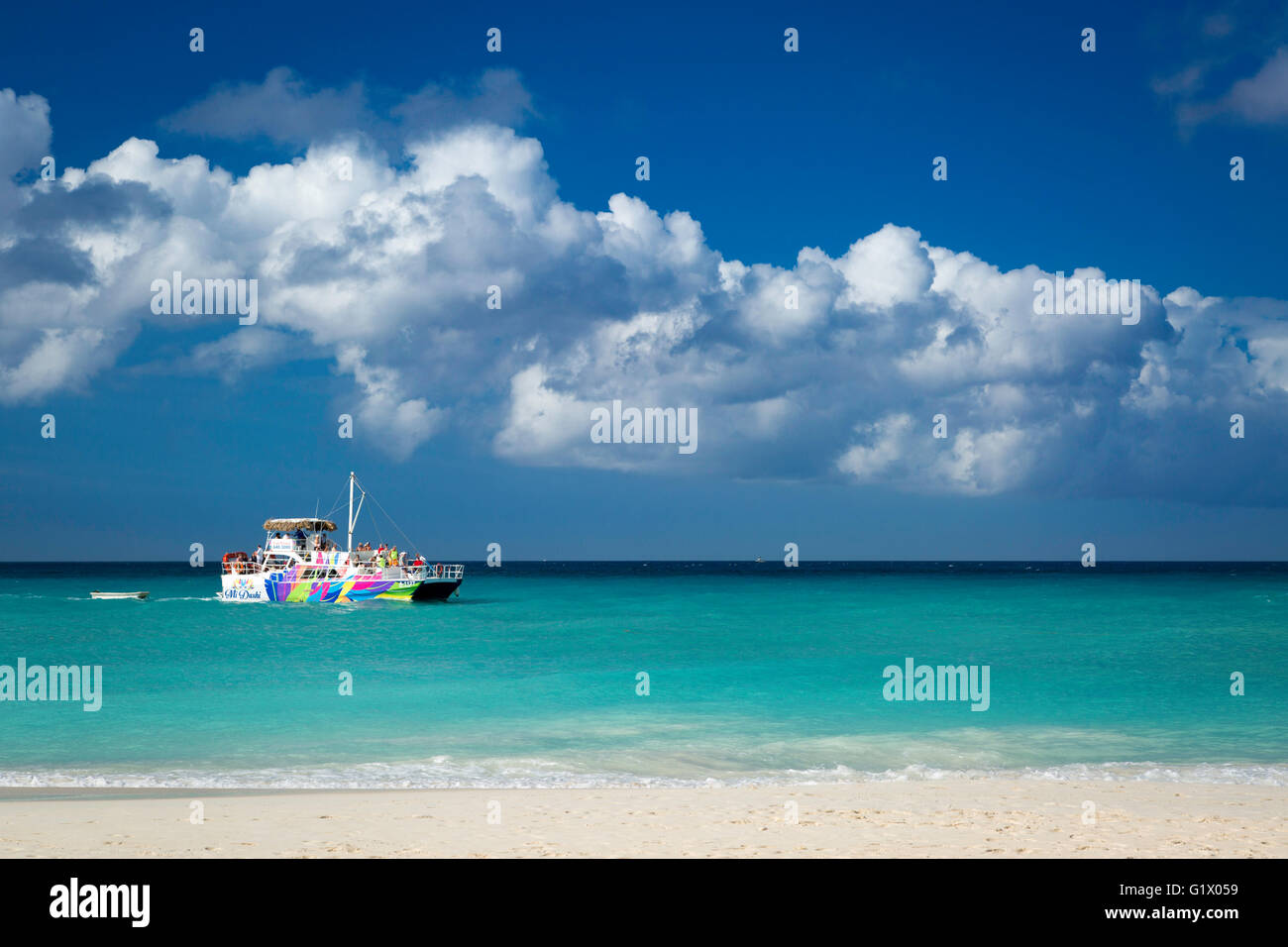 Partie/Bateau de tourisme 'Mi Dushi' désactivé de Divi Resort près de Oranjestad, Aruba, Antilles Banque D'Images