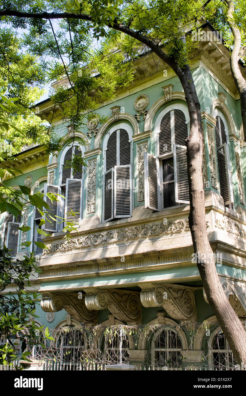 Ancien hôtel particulier traditionnel par Bosphore à Istanbul Banque D'Images