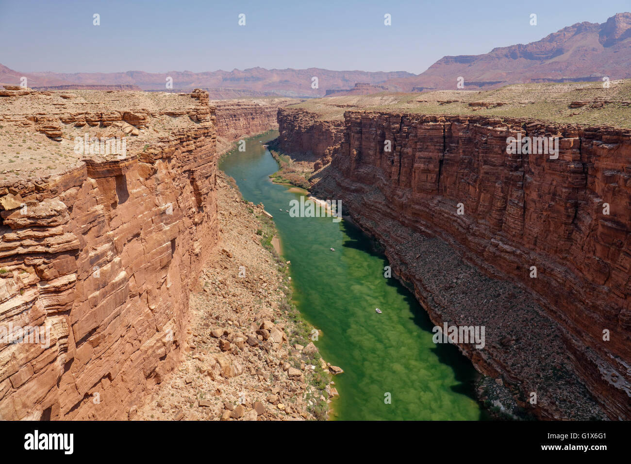 Colorado River avec des radeaux, voir de Navajo Bridge, Arizona, USA Banque D'Images