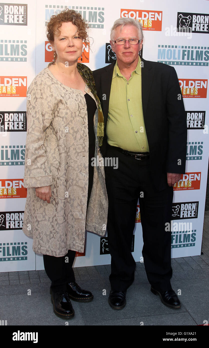 14 avril 2016 - Eve Matheson, Phil Davis qui fréquentent les Années Dorées UK Film Premiere à Odéon, Tottenham Court Road à Londres, au Royaume-Uni. Banque D'Images