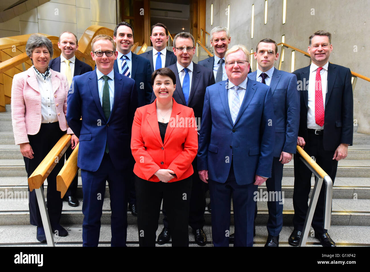 Le chef conservateur écossais Ruth Davidson (C) sur la photo avec son nouveau Cabinet fantôme. De G à D : Liz Smith, Donald camer Banque D'Images
