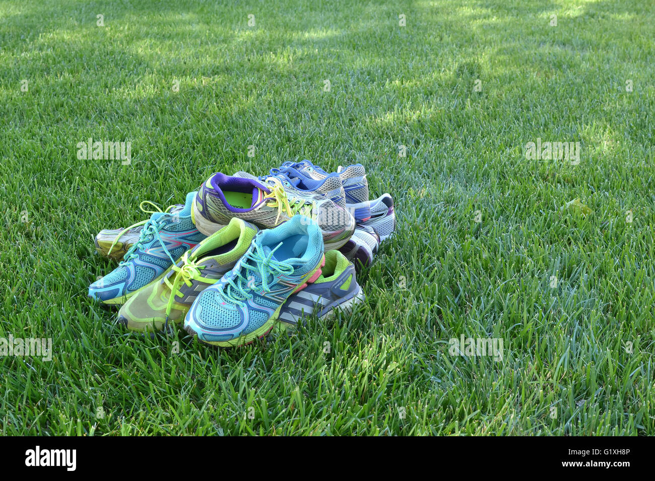 Un tas de vieilles chaussures. Banque D'Images