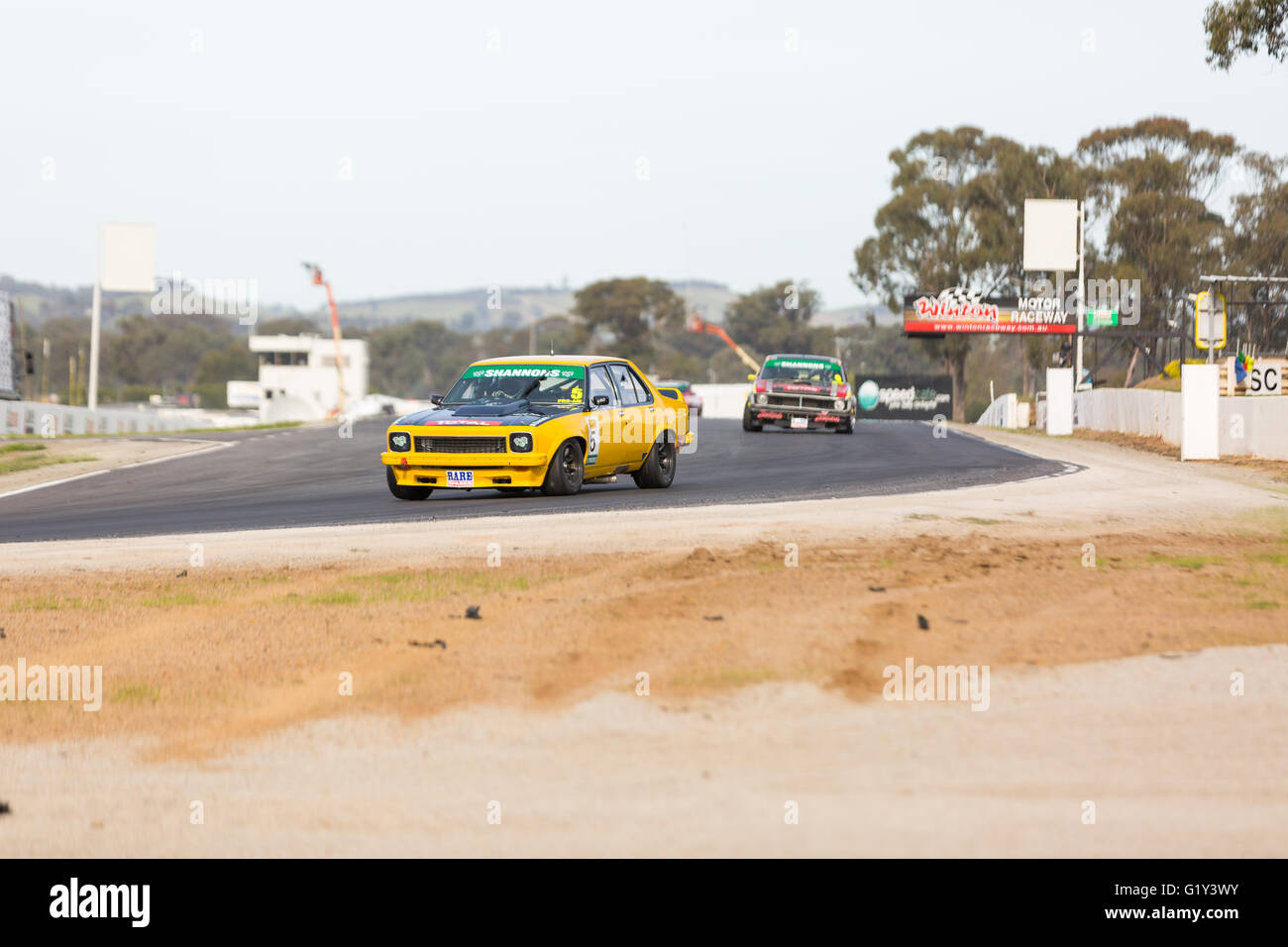 MELBOURNE, AUSTRALIE/WINTON, 20 mai 2016 : les voitures de course classique il bataille au Masters Series de Touring Car, ronde 3 à Winton. Crédit : David Hewison/Alamy Live News Banque D'Images