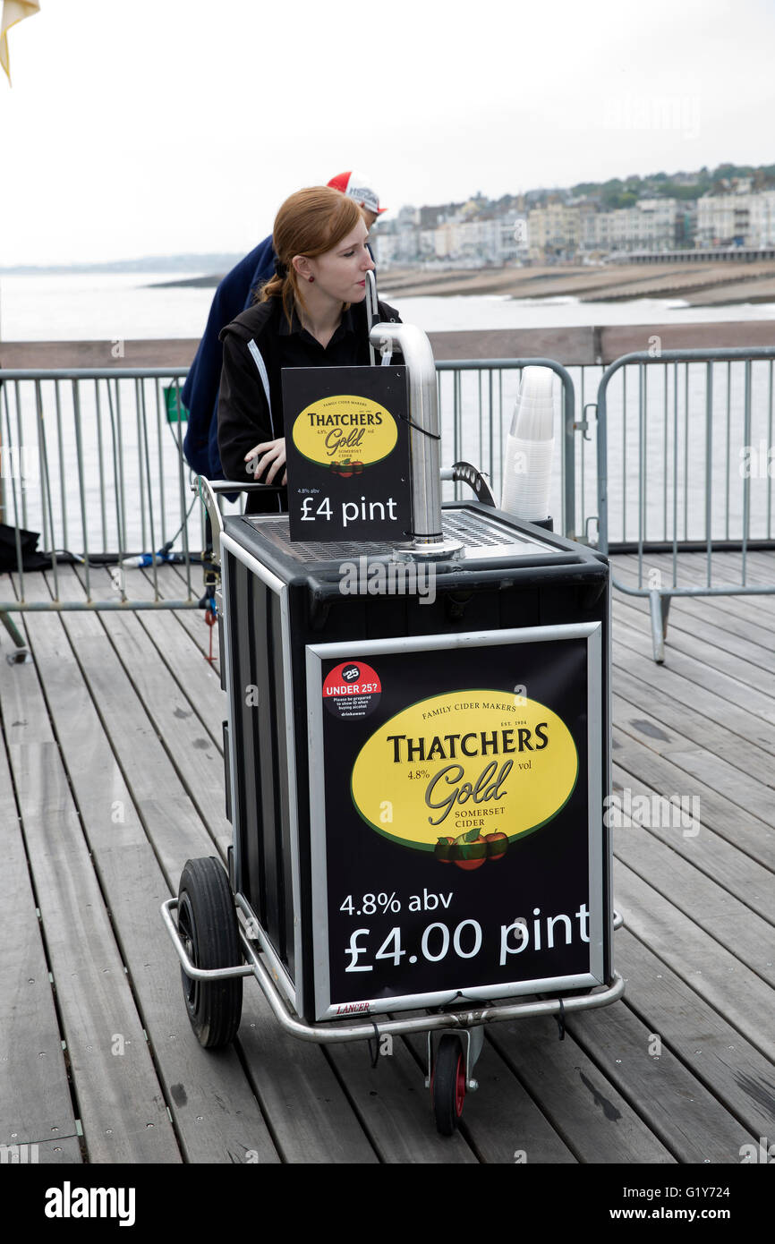 Hastings, Royaume-Uni, 21 mai 2016, Hastings pier la charité a tenu son gala d'ouverture après les célébrations de plusieurs millions de livres à la suite d'un réaménagement de crédit sapin dévastateur : Keith Larby/Alamy Live News Banque D'Images