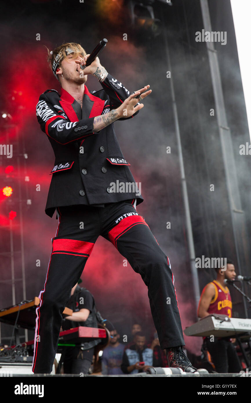 Columbus, Ohio, USA. 20 mai, 2016. Le rappeur MACHINE GUN KELLY effectue en direct durant Rock sur la gamme music festival à Columbus Crew Stadium à Columbus, Ohio Crédit : Daniel DeSlover/ZUMA/Alamy Fil Live News Banque D'Images