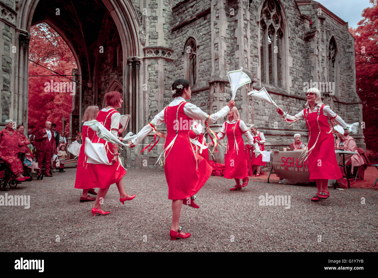 Londres, Royaume-Uni. 21 mai, 2016. Nunhead Cemetery Journée Portes Ouvertes annuelle. Photographié dans l'Infrarouge Crédit : Guy Josse/Alamy Live News Banque D'Images