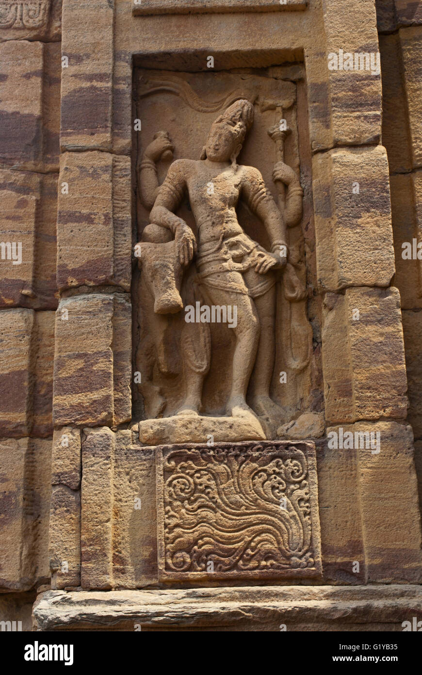La figure sculptée si Shiva avec Nandi, mur nord, temple Virupaksha temple, Pattadakal Pattadakal, complexes, Karnataka, Inde Banque D'Images