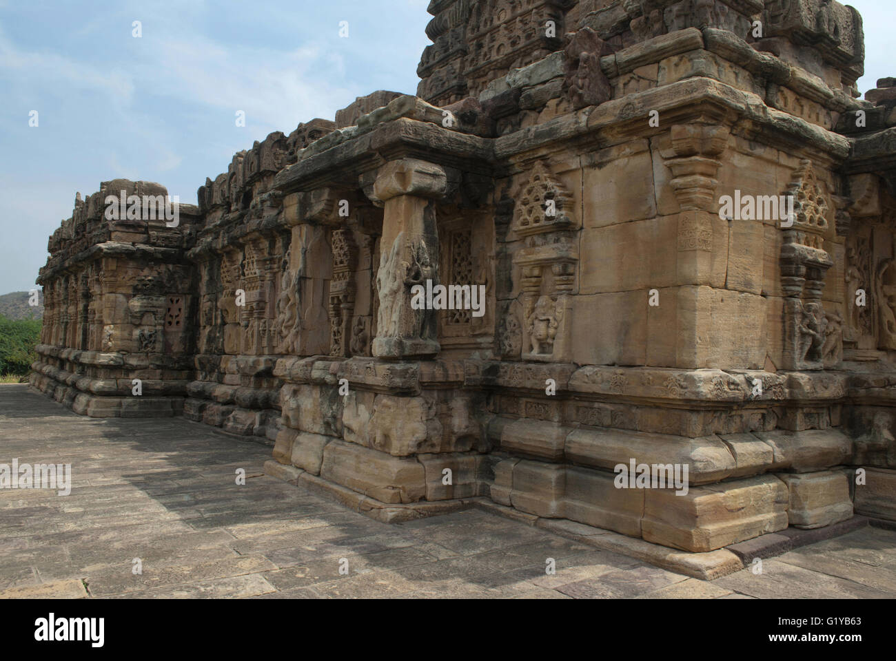 Devakoshthas et des scènes de Ramayana sculptée sur le mur nord, Papanatha temple, temple Pattadakal Pattadakal, complexes, Karnataka, Inde Banque D'Images
