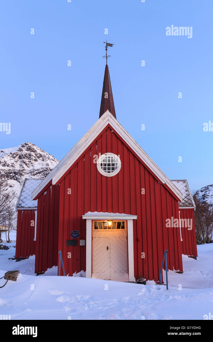 Église dans la neige, flakstad, Lofoten, Nordland, Norvège Banque D'Images