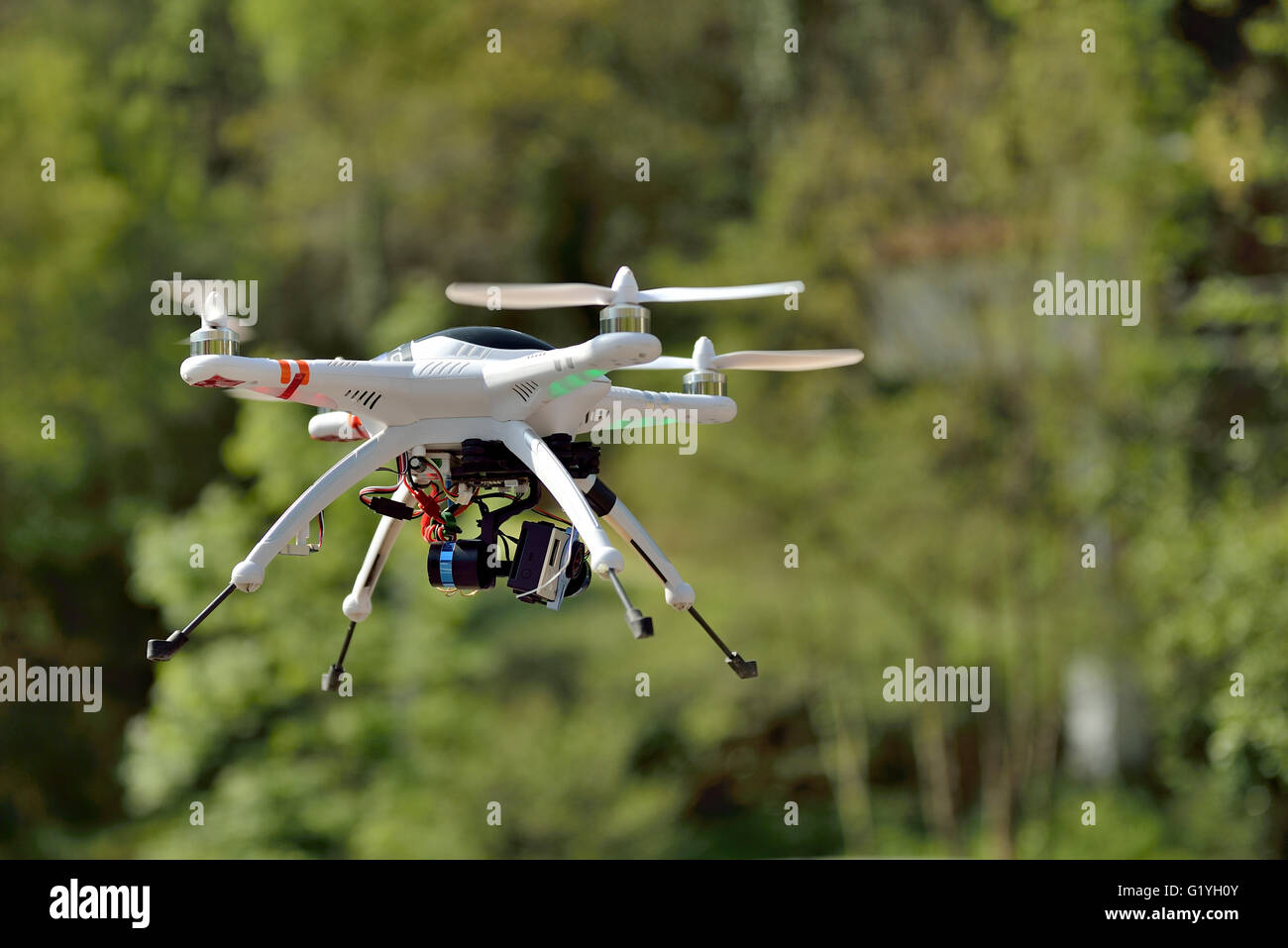 Drone flight Banque de photographies et d’images à haute résolution - Alamy