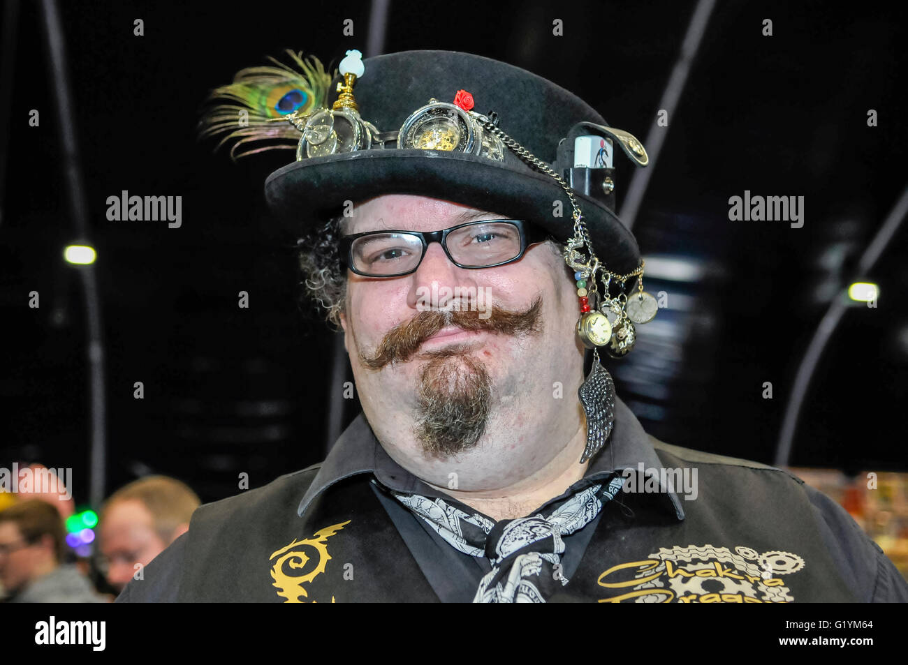 Un homme habillé comme un caractère Steampunk Comicon à Belfast, en Irlande du Nord, 14 mai 2016 Banque D'Images