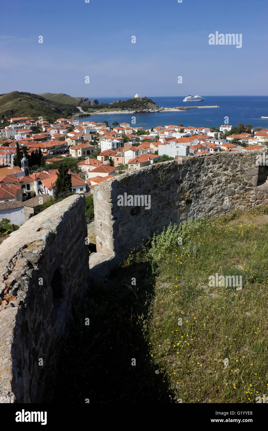 Myrina le paysage urbain vu de Dabia colline forteresse. Limnos ou île de Lemnos, Grèce Banque D'Images