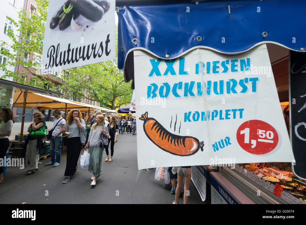 Farmer's Market à week-end sur Kollwitzplatz à Prenzlauer Berg à Berlin, Allemagne Banque D'Images