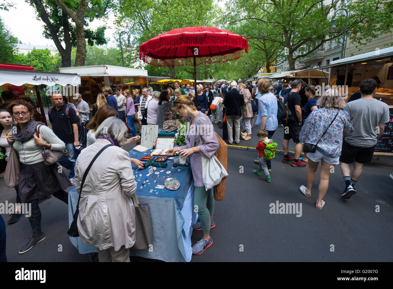 Farmer's Market à week-end sur Kollwitzplatz à Prenzlauer Berg à Berlin, Allemagne Banque D'Images