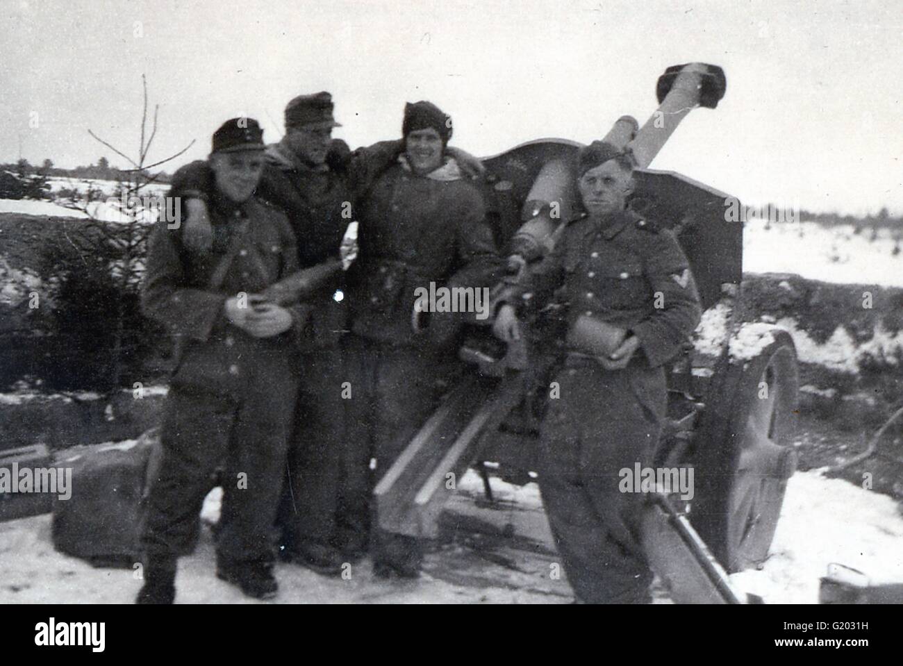 L'artillerie allemande et les hommes en position sur le front de l'Est 1945 Banque D'Images