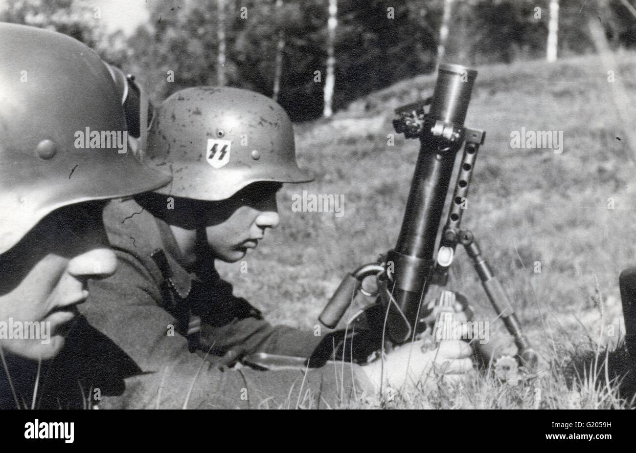 Waffen-SS avec 5cm formation Allemagne 1941 mortier Banque D'Images