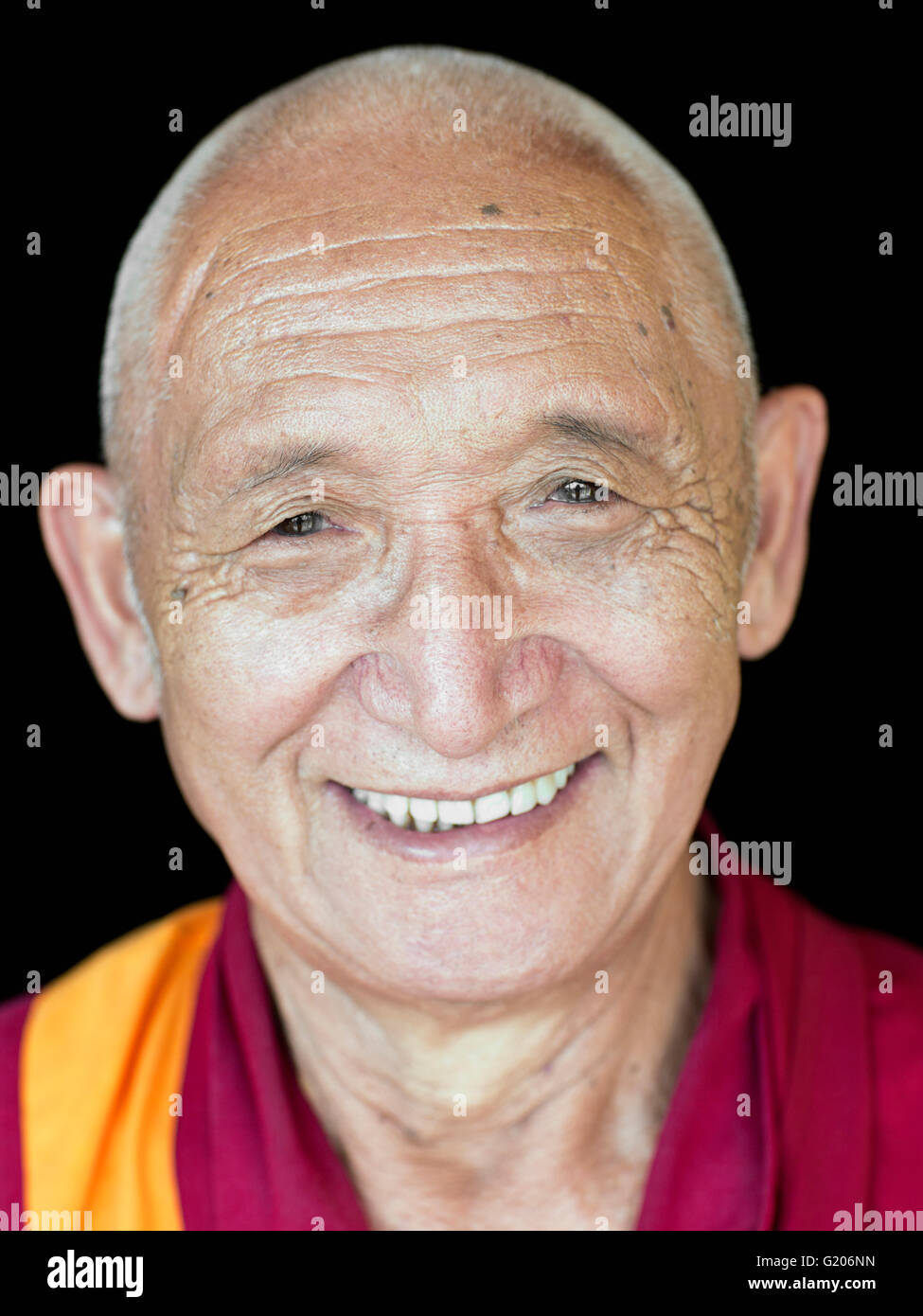 Portrait d'un moine tibétain et professeur de philosophie bouddhiste Guéshé Sonam Rinchen. Banque D'Images