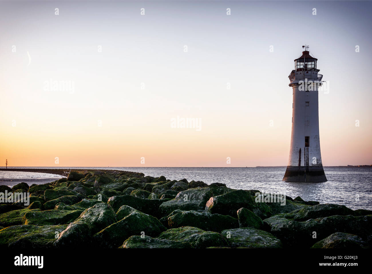 New Brighton et la perche Rock Lighthouse au coucher du soleil Banque D'Images