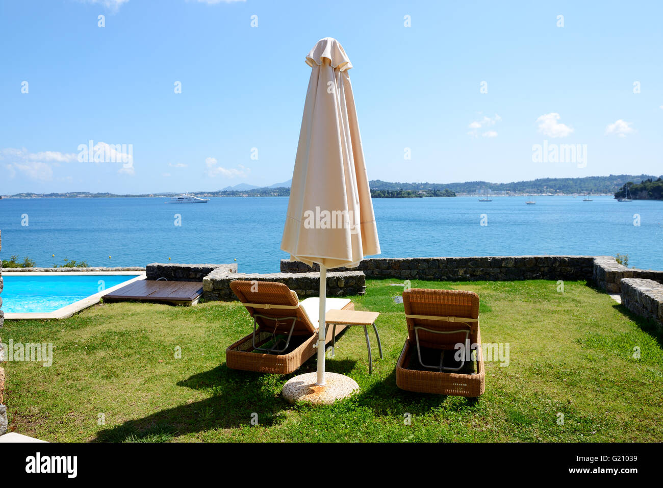 Piscine de la villa de luxe, l'île de Corfou, Grèce Banque D'Images