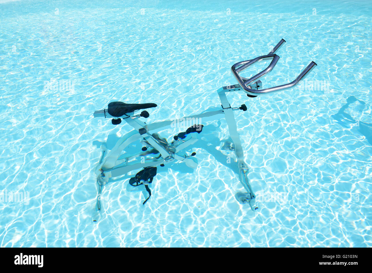 L'eau vélo en piscine, Corfou, Grèce Banque D'Images
