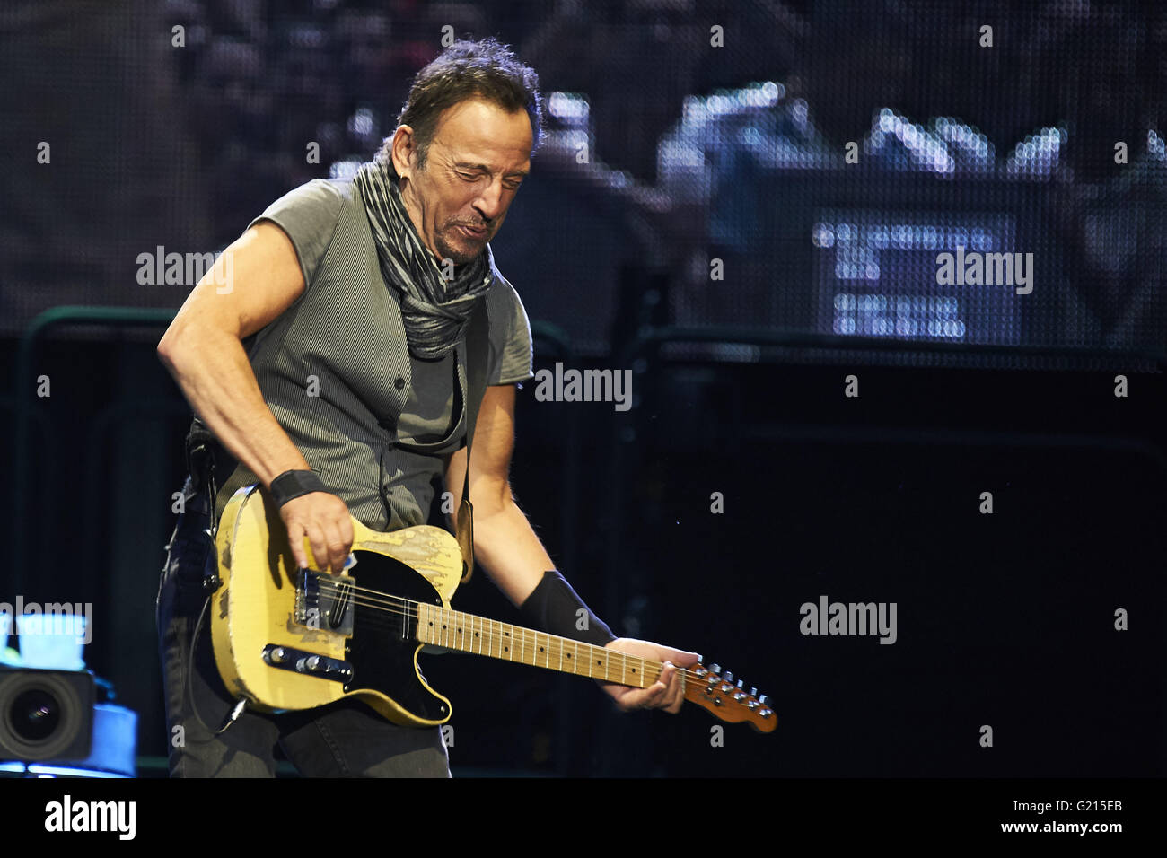 Madrid, Madrid, Espagne. 21 mai, 2016. Bruce Springsteen joue sur la scène lors de la tournée 2016 'rivière' à Santiago Bernabeu le 21 mai 2016 à Madrid Crédit : Jack Abuin/ZUMA/Alamy Fil Live News Banque D'Images