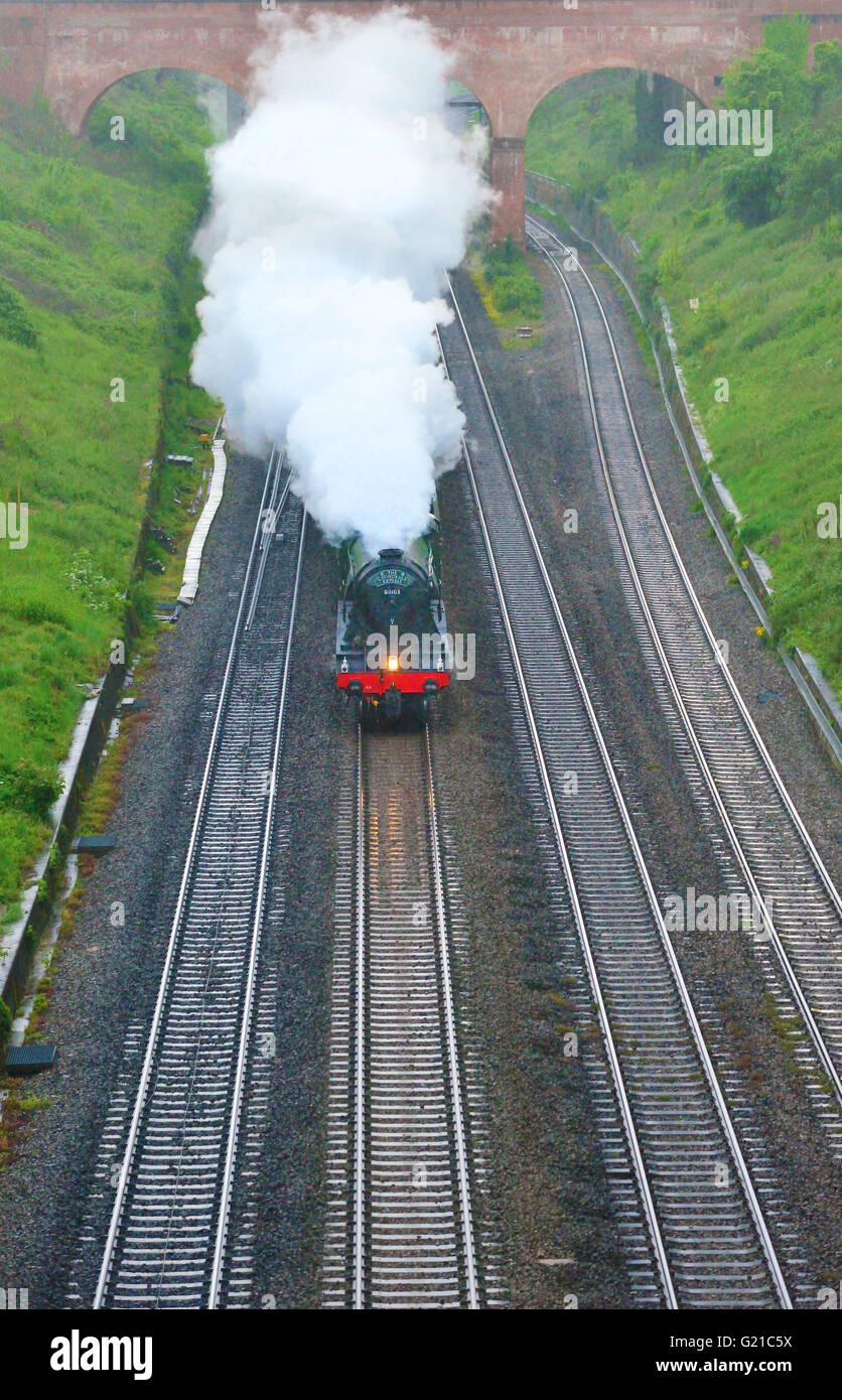 Près de Reading, Berkshire, Royaume-Uni. 21 mai, 2016. The Flying Scotsman jusqu'à la vapeur la lecture vers Détroit à Twyford 19.14 CEST rappelant une scène typique du 1930/ 1940 à l'ère de la grande époque de Transport à vapeur , le train spécial's run vu vapeur par la vallée de la Tamise, et un aller-retour via Southampton et retour à Londres Paddington peu avant 21:40.CEST . Banque D'Images