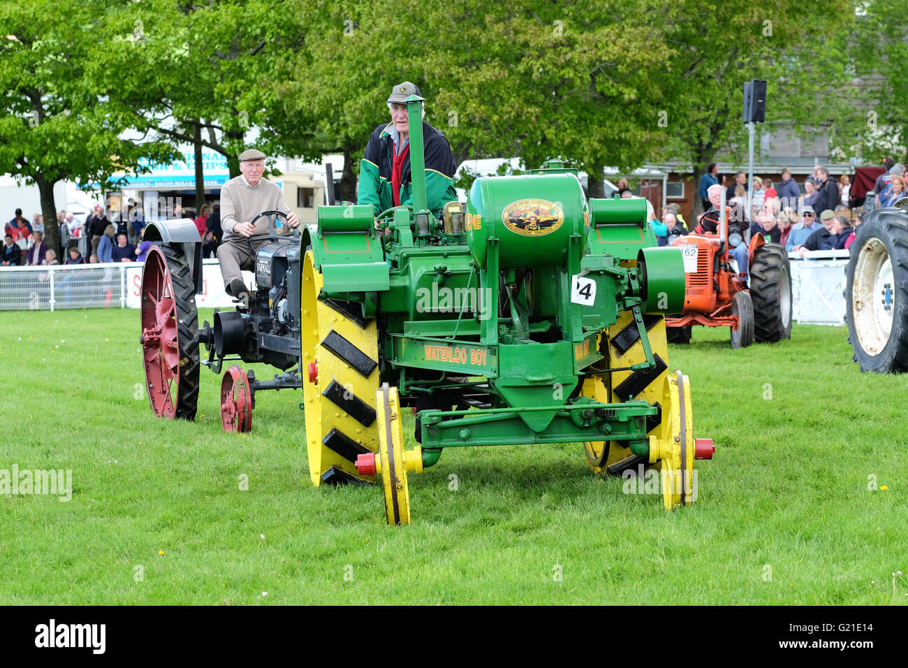 Royal Welsh Festival du printemps, mai 2016 - il exposition comportait un défilé de voitures anciennes et vintage - illustré ici est un "Waterloo Boy' construit par le moteur à essence Company de Waterloo, Iowa, États-Unis - ce modèle a été produit de 1913 à 1918. Banque D'Images