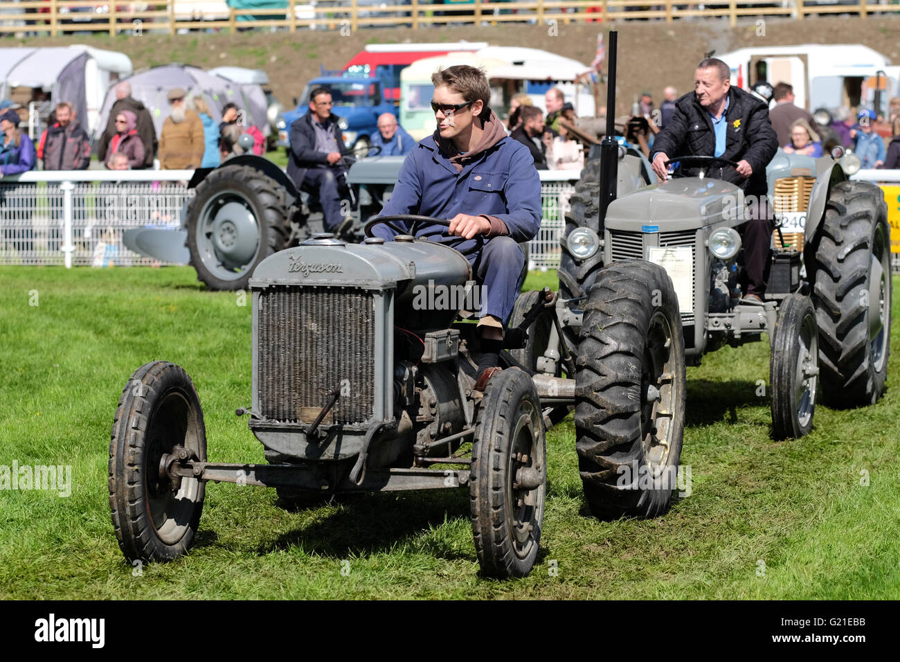 Royal Welsh Festival du printemps, mai 2016 - L'exposition comportait un défilé de voitures anciennes et vintage - tracteurs Ferguson présentée ici est un modèle de tracteur fabriqué à la fin des années 1930 Banque D'Images