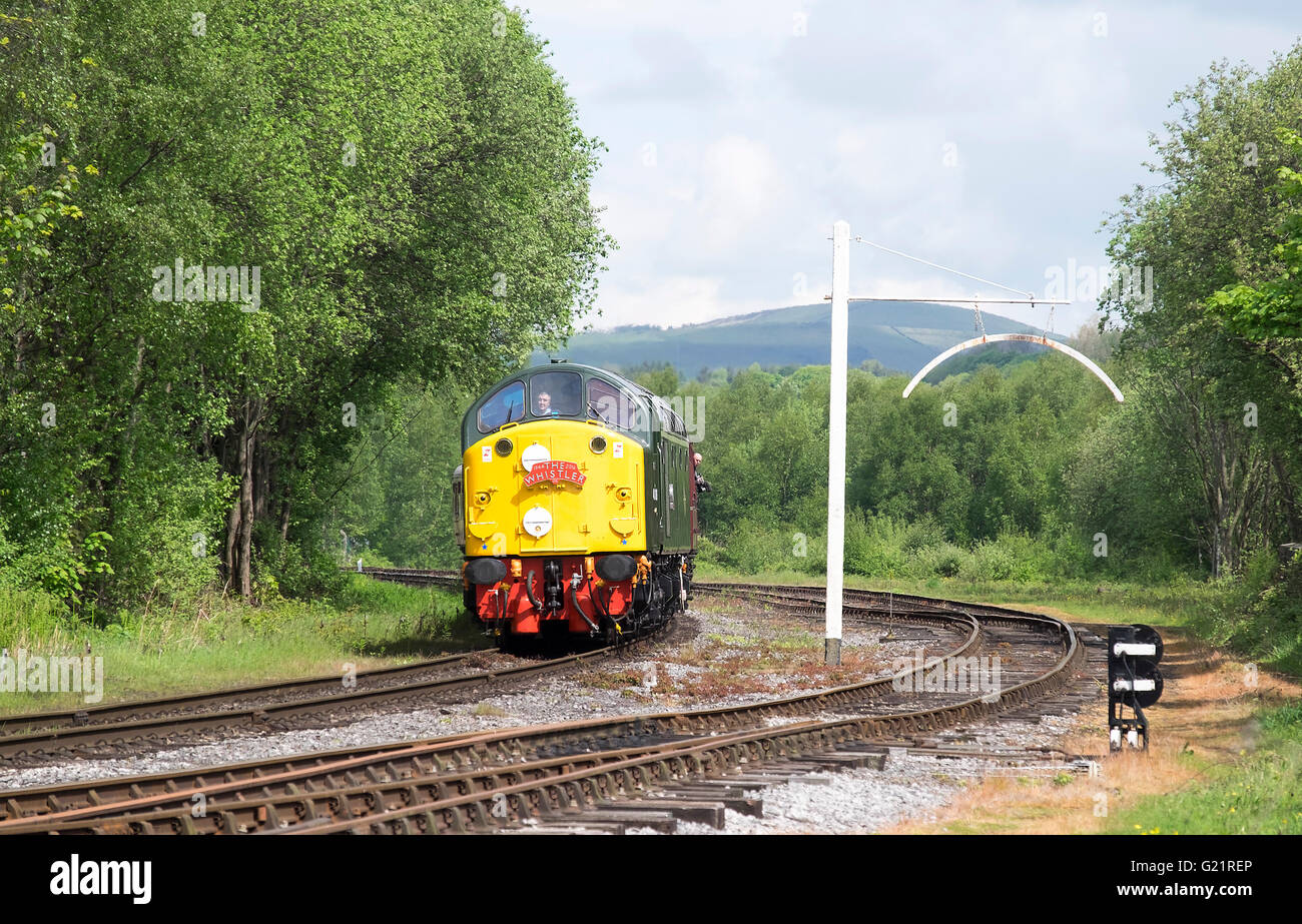 Locomotive Diesel de la classe 40 sur le patrimoine Services aux passagers à Ramsbottom, Lancashire, Royaume-Uni. Banque D'Images