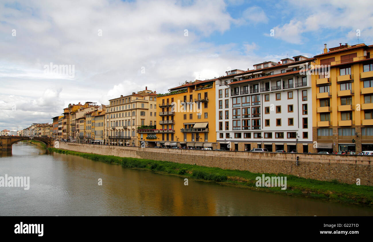Vue sur la ville de Florence, dans l'Arno Banque D'Images