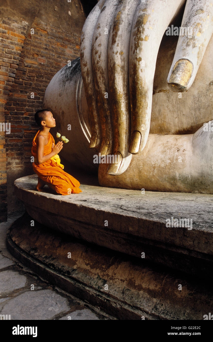 Les moines bouddhistes thaïlandais Banque D'Images