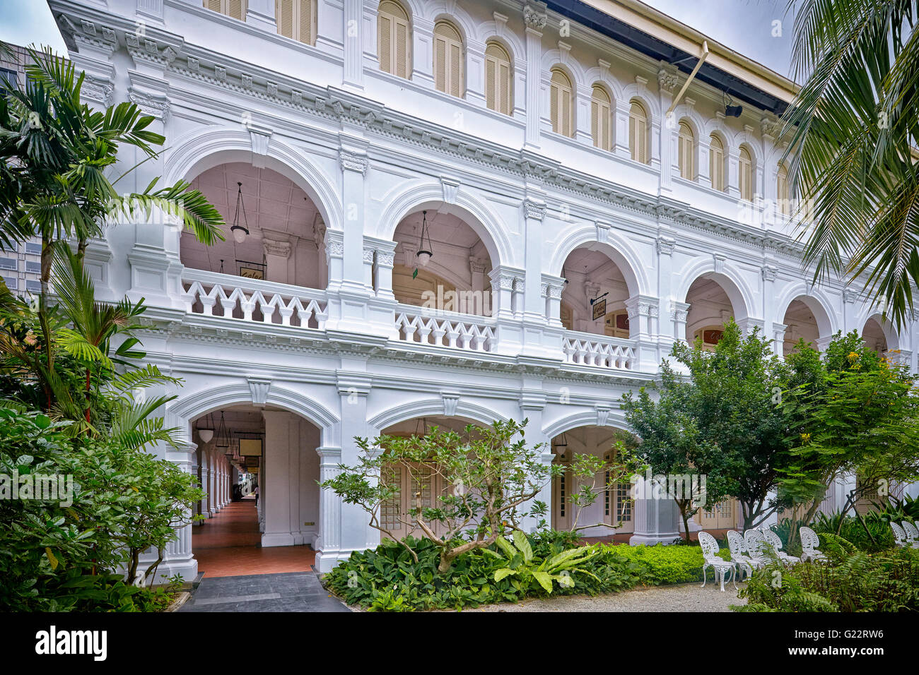 Une vue détaillée de la façade d'une des cours de l'Hôtel Raffles à Singapour le 11 juillet 2012. Banque D'Images