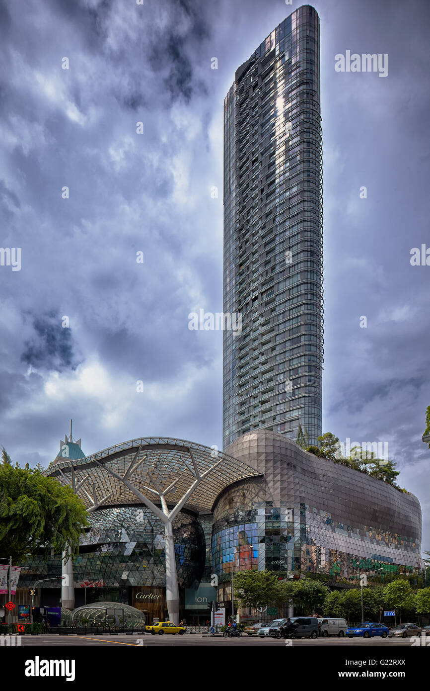 ION Orchard usage mixte commercial développement à Singapour le 17 juillet 2012. Banque D'Images