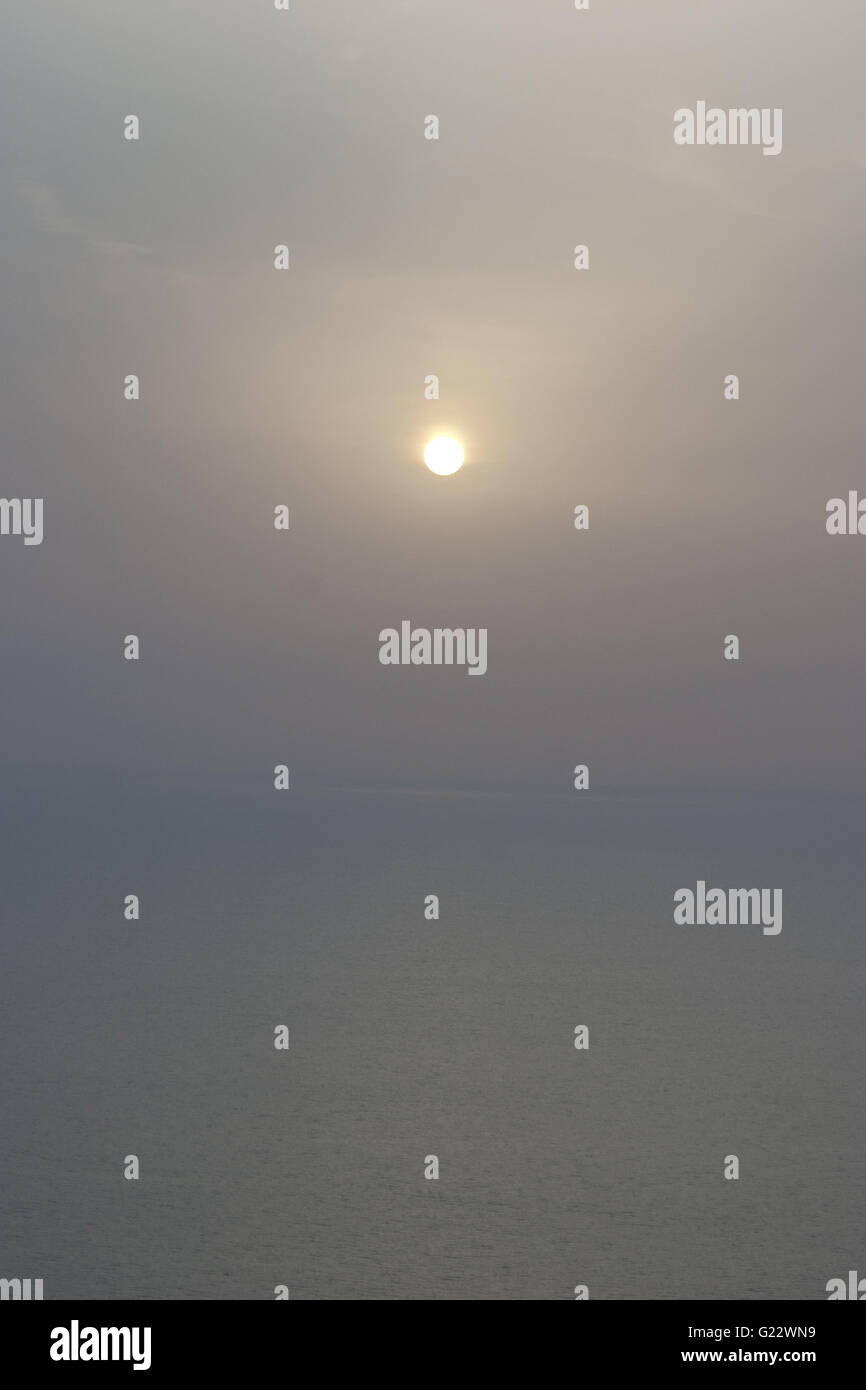 Une belle photo du soleil au-dessus de la mer sur la côte de Palma de Mallorca, Espagne, mer, Tourisme, vacances, été, natur Banque D'Images