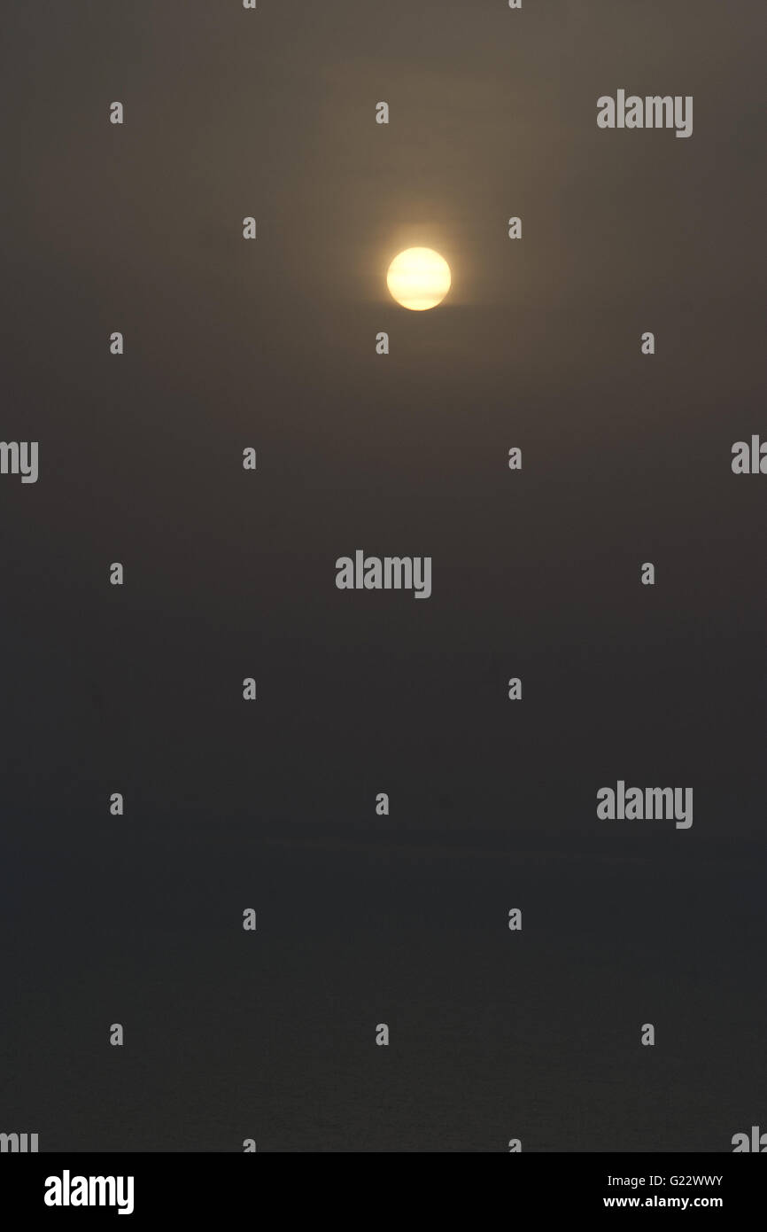 Une belle photo du soleil au-dessus de la mer sur la côte de Palma de Mallorca, Espagne, mer, Tourisme, vacances, été Banque D'Images