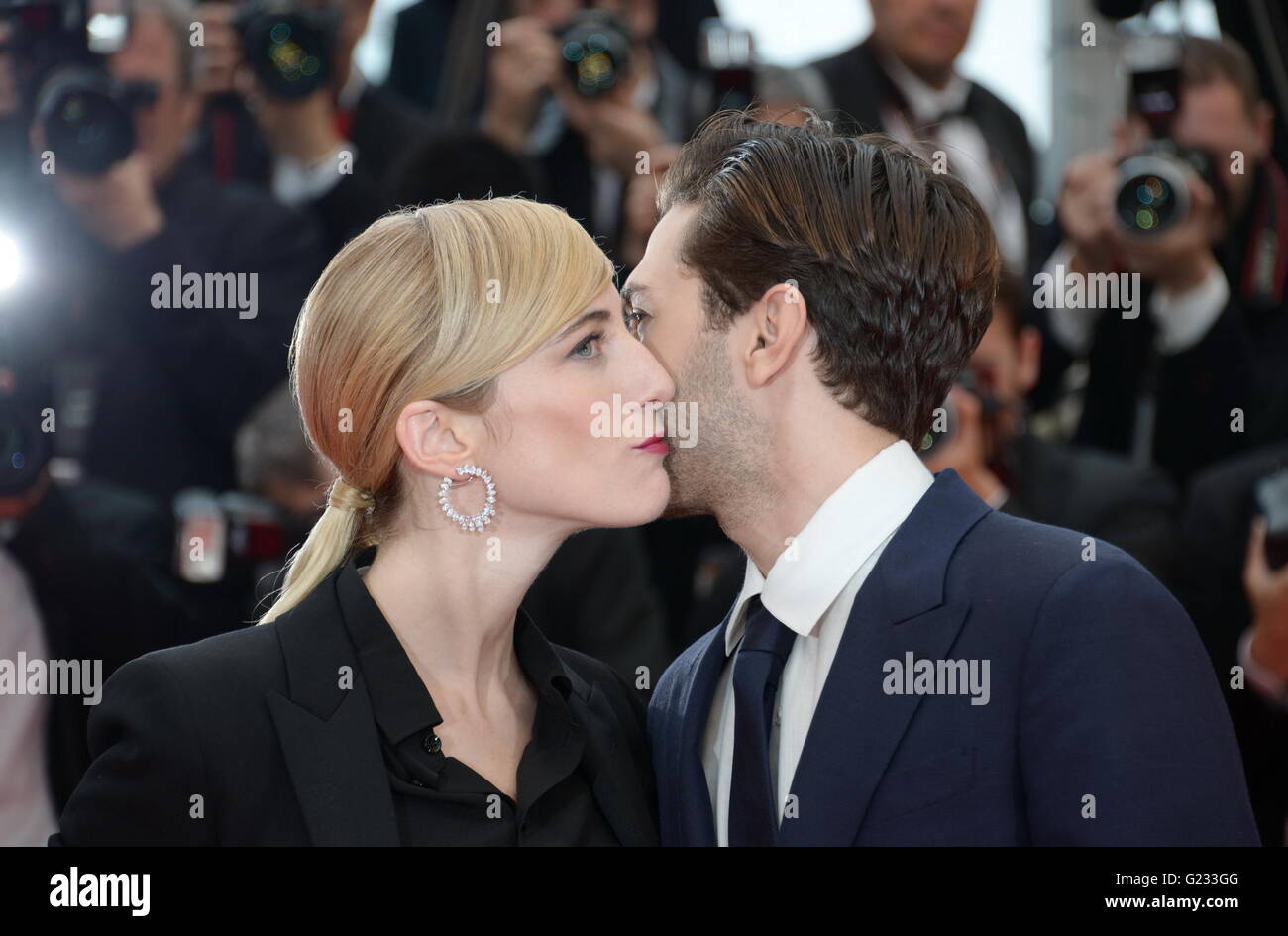 Cannes, France. Le 11 mai, 2016. CANNES, FRANCE - 22 MAI : Nancy Grant (L) et Xavier Dolan assister à la cérémonie de clôture de la 69e assemblée annuelle du Festival du Film de Cannes au Palais des Festivals le 22 mai 2016 à Cannes, France. © Frédéric Injimbert/ZUMA/Alamy Fil Live News Banque D'Images