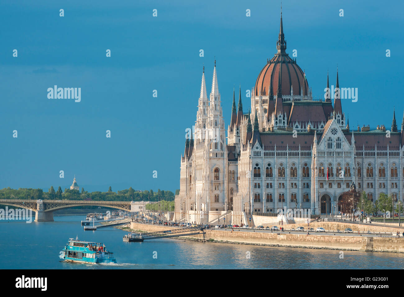 Le Parlement de Budapest, une vue sur le côté nord de l'édifice du parlement à Budapest, en Hongrie, au coucher du soleil. Banque D'Images