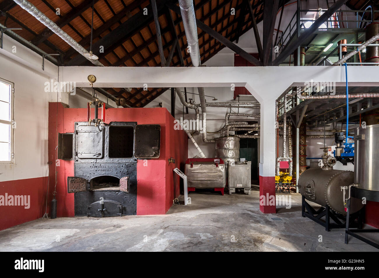 Célèbre fabrique de rhum et un musée à Porto da Cruz, l'île de Madère. Banque D'Images