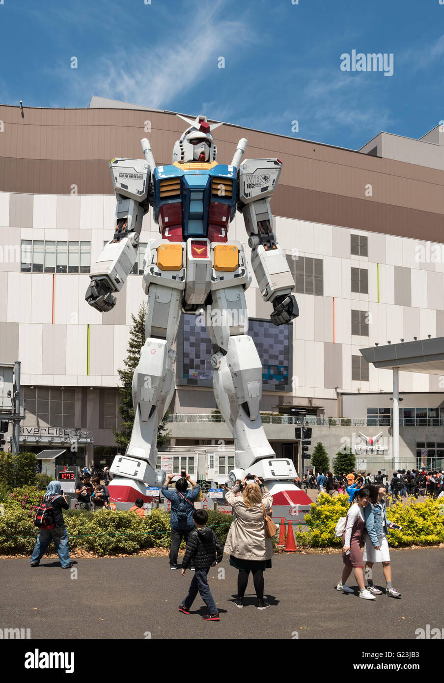 Giant robot Gundam Statue, Daiba (Odaiba), Tokyo, Japon Photo Stock - Alamy
