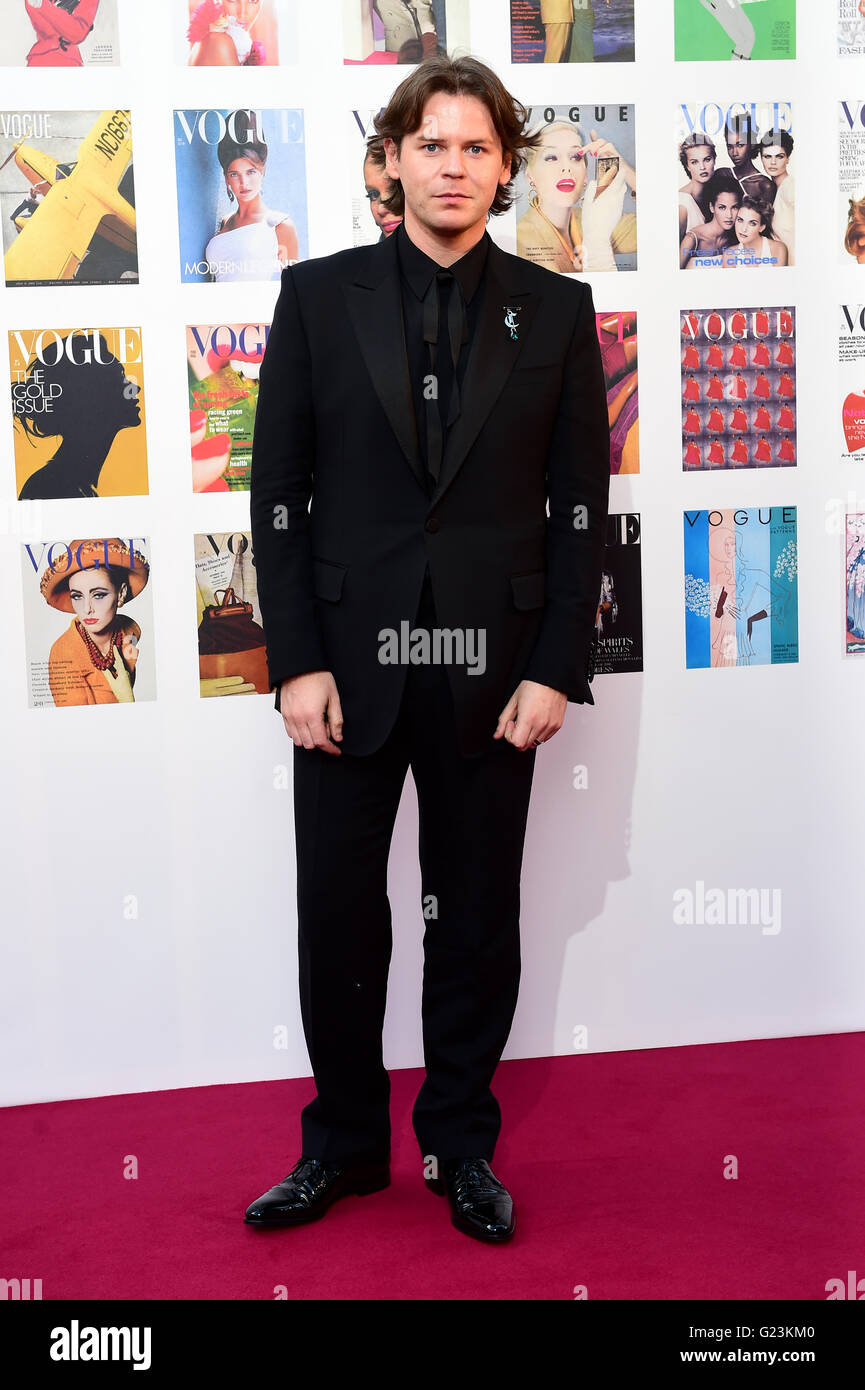 Christopher Kane participant à la la vogue 100 Gala au Moyen-Orient Albert Pelouse, des jardins de Kensington, Londres. ASSOCIATION DE PRESSE Photo. Photo date : lundi 23 mai 2016. Crédit photo doit se lire : Ian West/PA Wire Banque D'Images