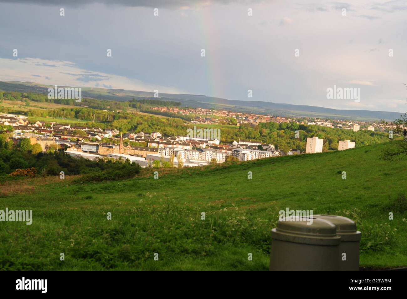 Village écossais sous un ciel d'orage Mai 2016 Banque D'Images