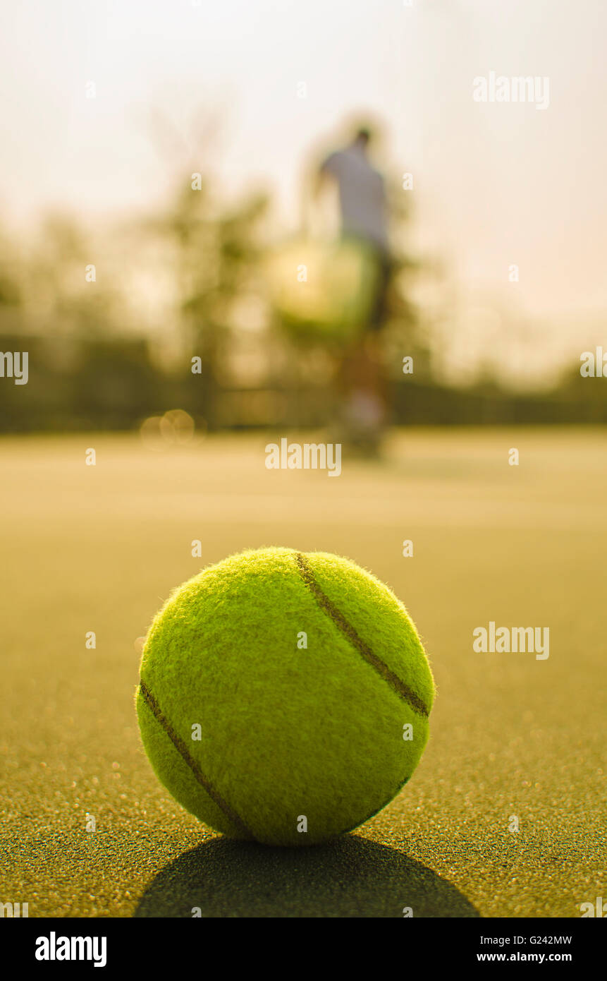 Balle de tennis sur la Cour Close up Banque D'Images